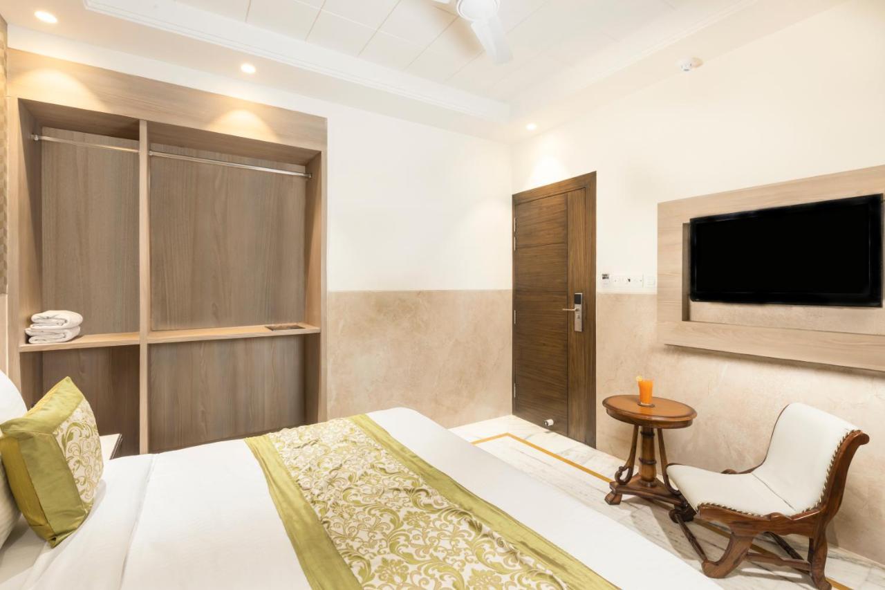 Hotel Star By Star Group- Near Delhi Airport ニューデリー エクステリア 写真