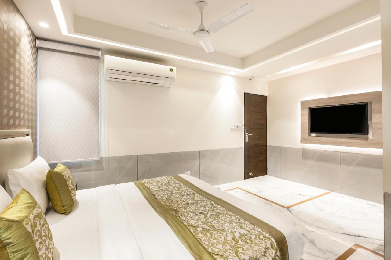 Hotel Star By Star Group- Near Delhi Airport ニューデリー エクステリア 写真