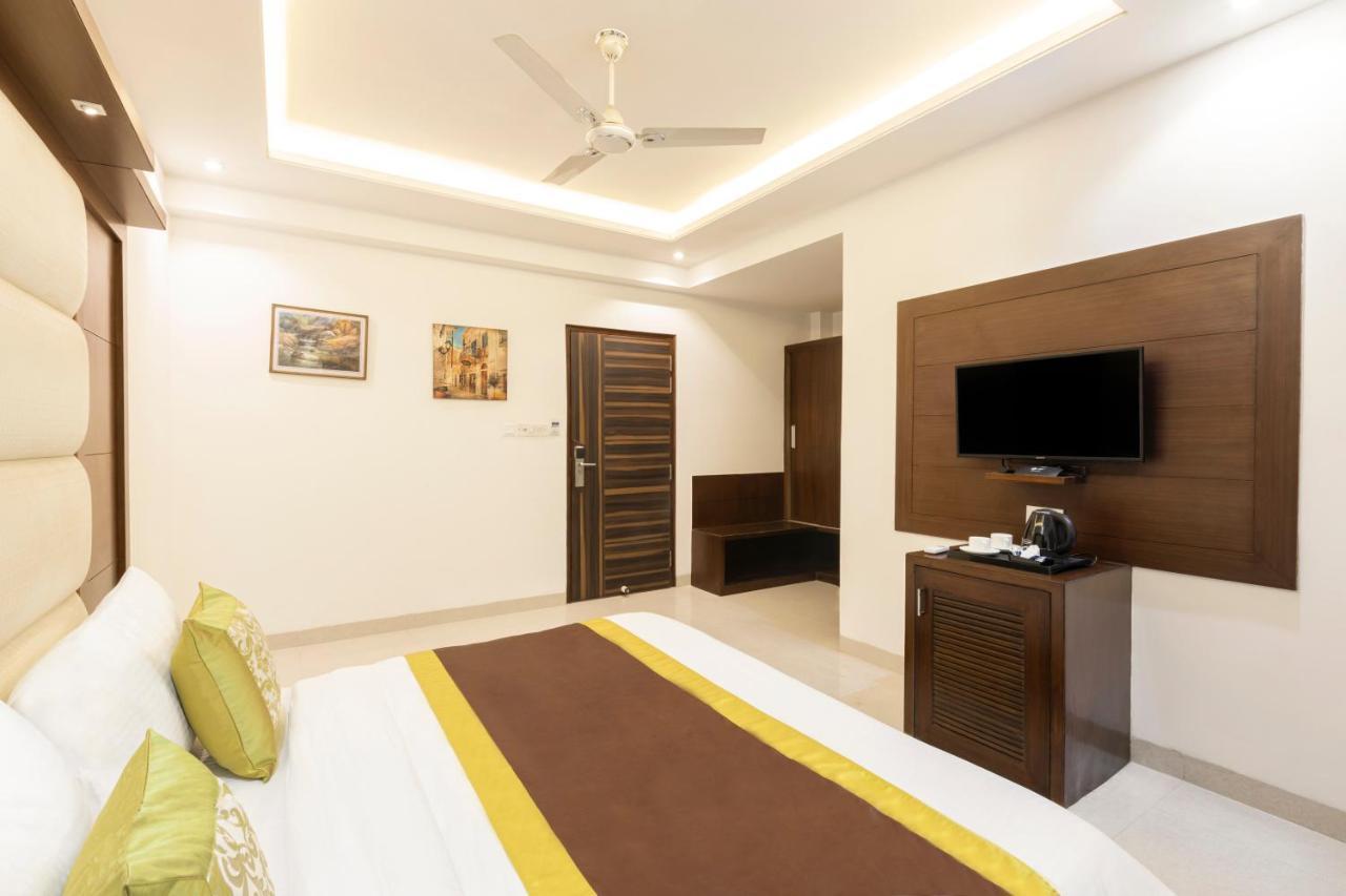 Hotel Star By Star Group- Near Delhi Airport ニューデリー エクステリア 写真