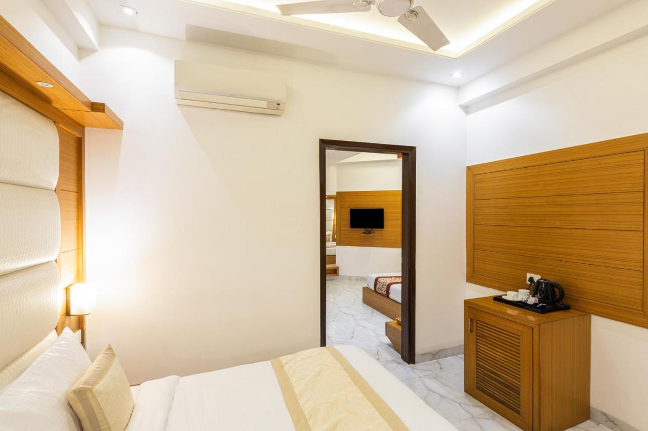 Hotel Star By Star Group- Near Delhi Airport ニューデリー エクステリア 写真