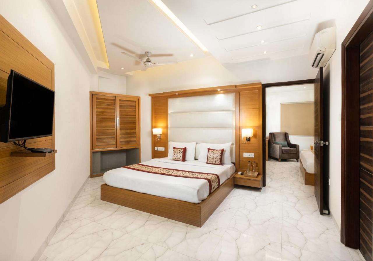 Hotel Star By Star Group- Near Delhi Airport ニューデリー エクステリア 写真