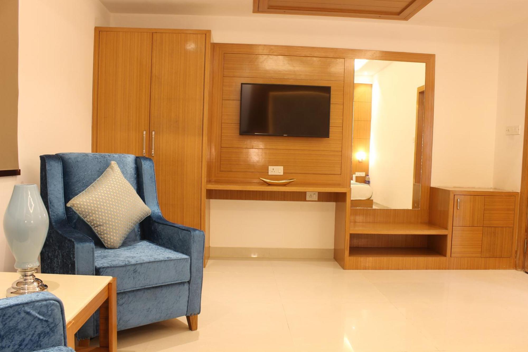Hotel Star By Star Group- Near Delhi Airport ニューデリー エクステリア 写真