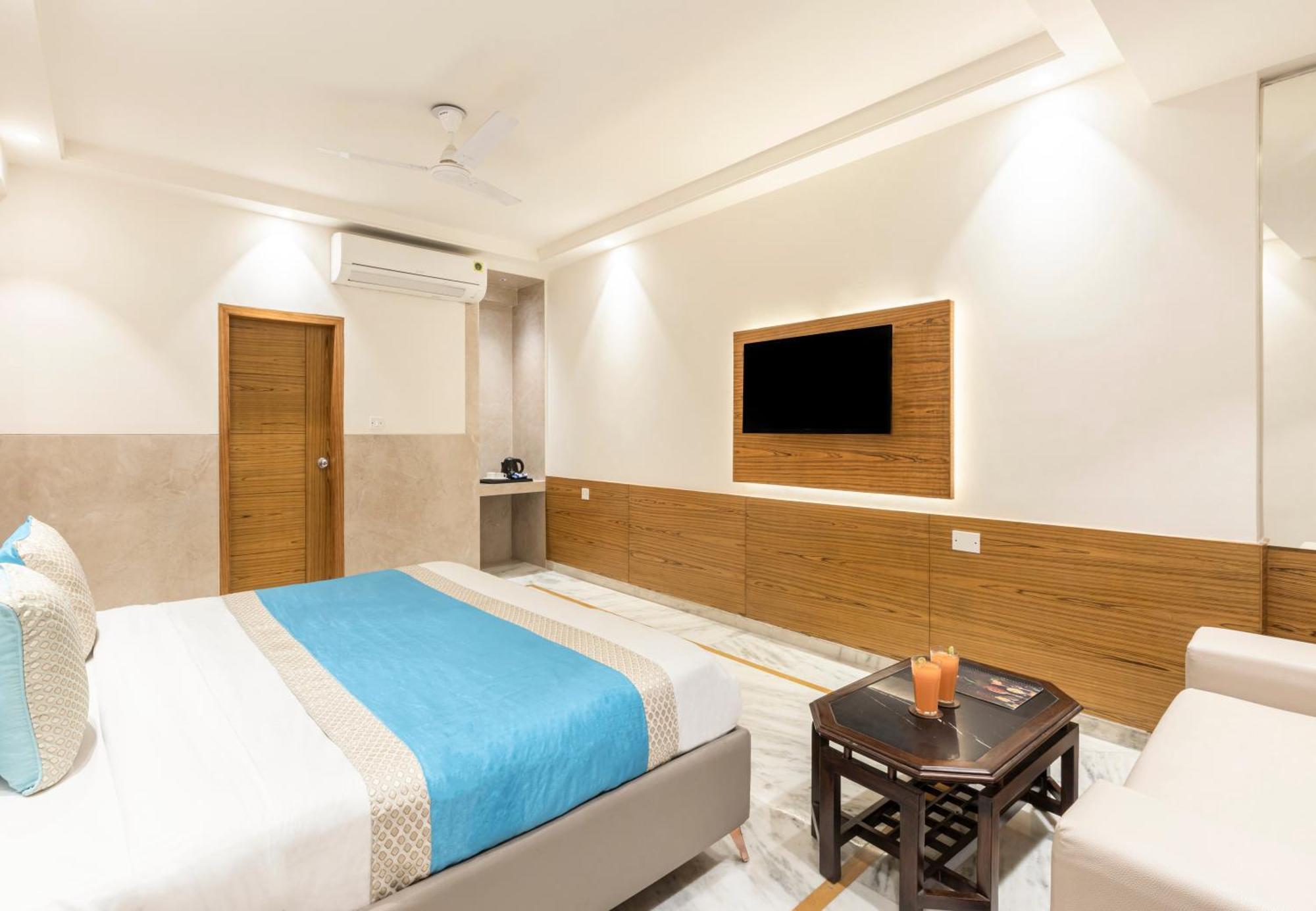 Hotel Star By Star Group- Near Delhi Airport ニューデリー エクステリア 写真