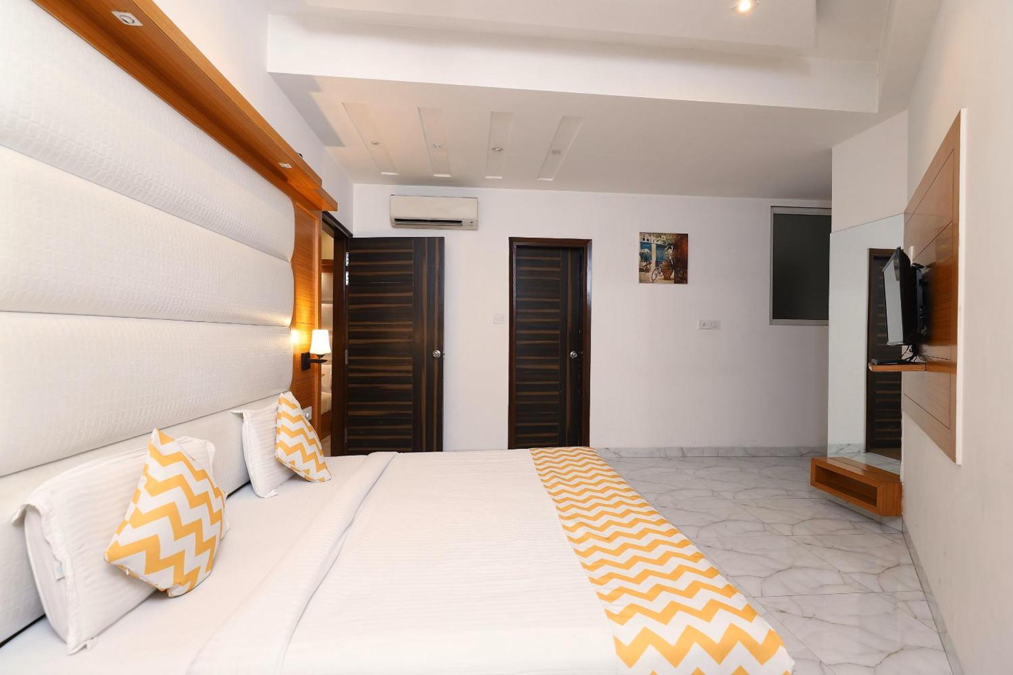 Hotel Star By Star Group- Near Delhi Airport ニューデリー エクステリア 写真
