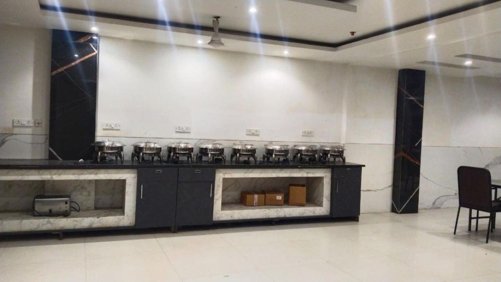 Hotel Star By Star Group- Near Delhi Airport ニューデリー エクステリア 写真