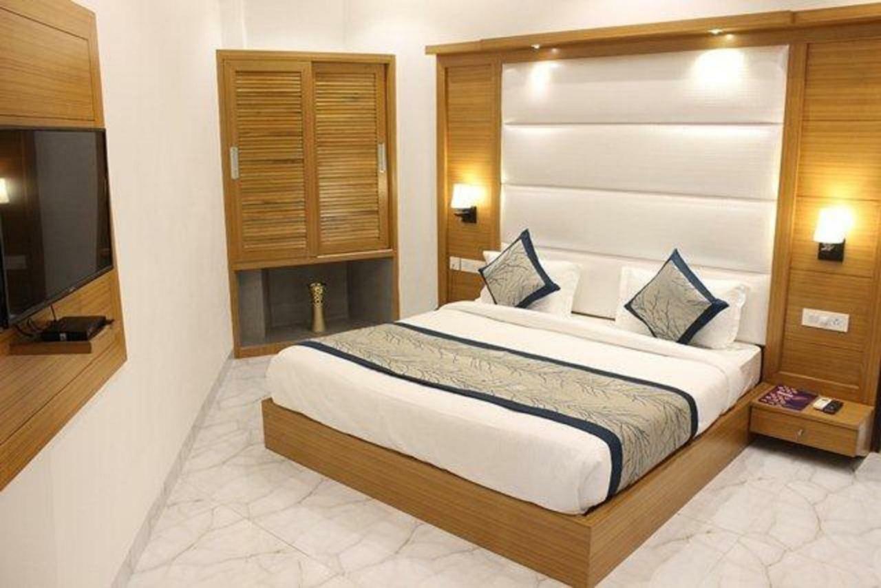 Hotel Star By Star Group- Near Delhi Airport ニューデリー エクステリア 写真