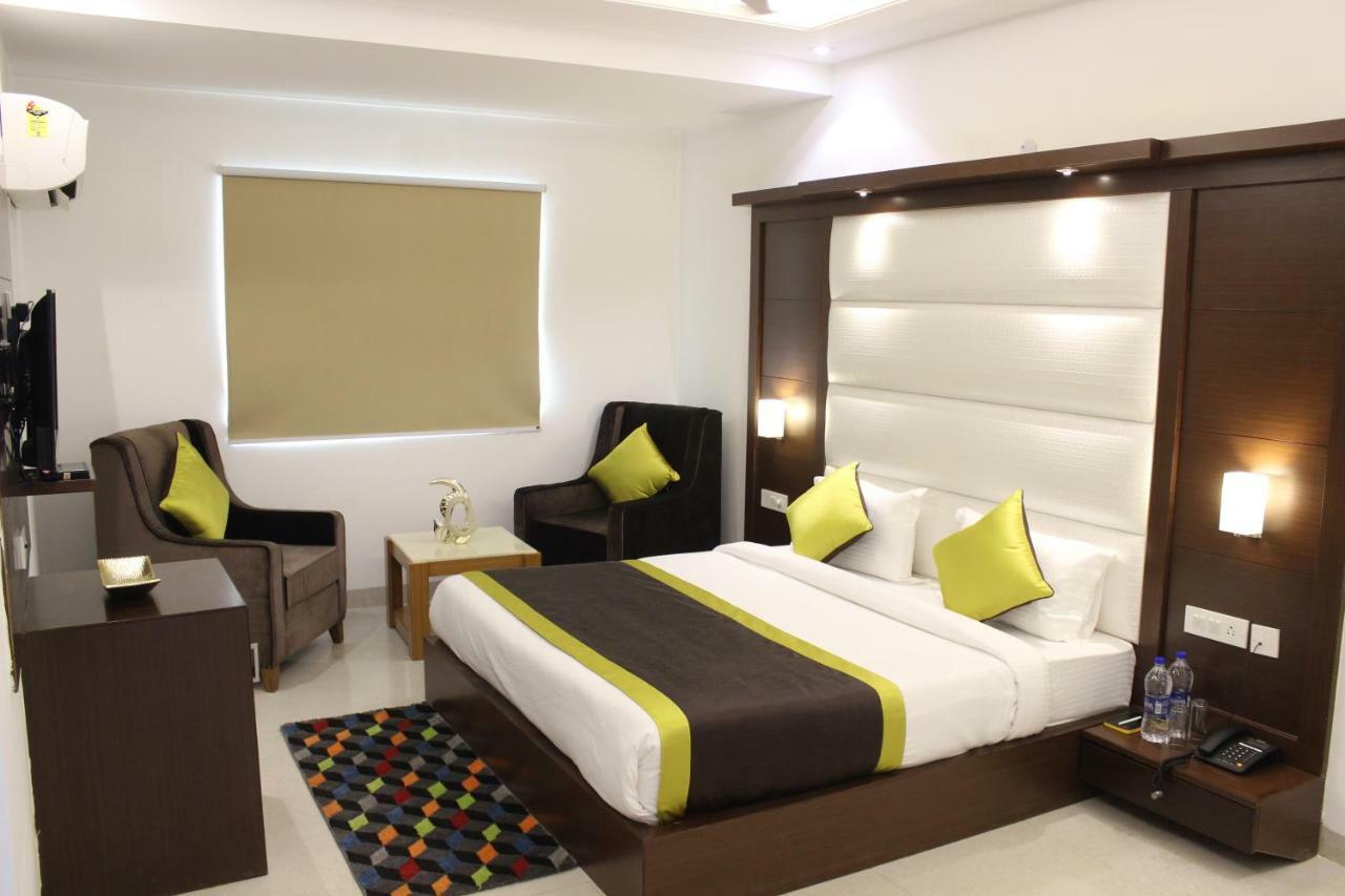 Hotel Star By Star Group- Near Delhi Airport ニューデリー エクステリア 写真