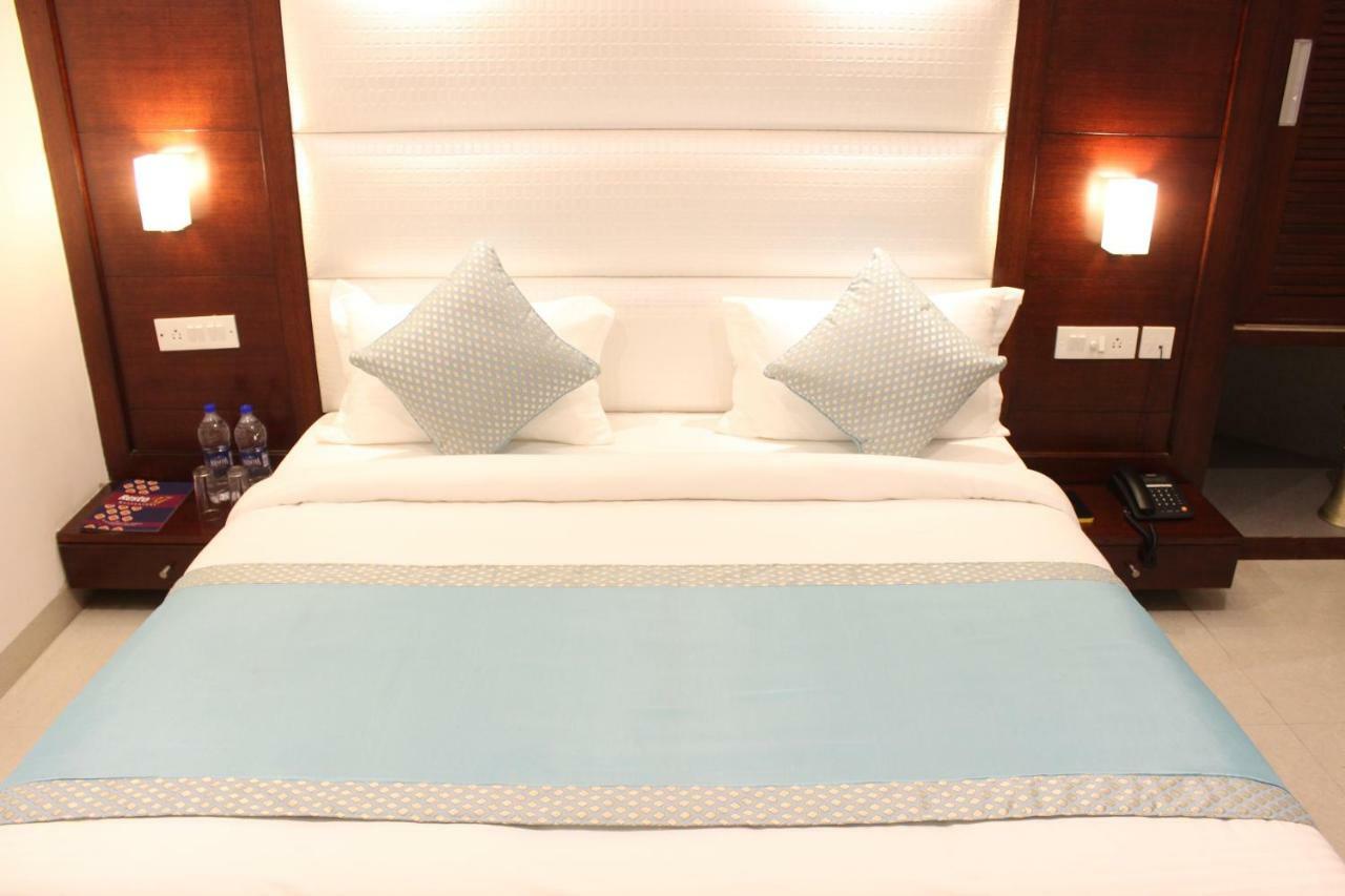 Hotel Star By Star Group- Near Delhi Airport ニューデリー エクステリア 写真