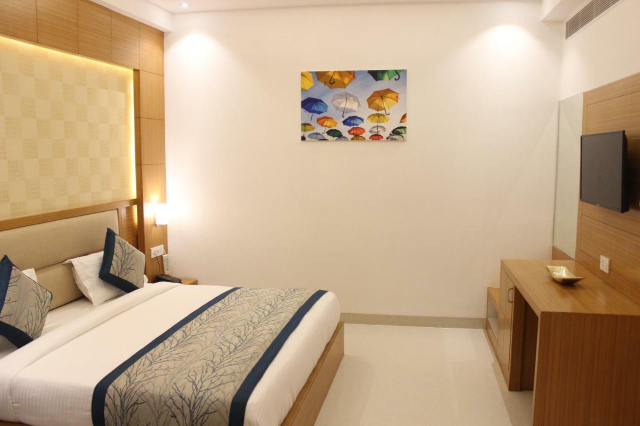 Hotel Star By Star Group- Near Delhi Airport ニューデリー エクステリア 写真