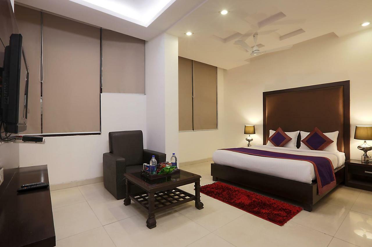 Hotel Star By Star Group- Near Delhi Airport ニューデリー エクステリア 写真